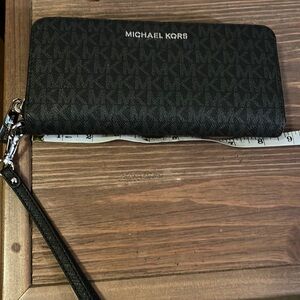 Excellent condition Michael Kors Wallet